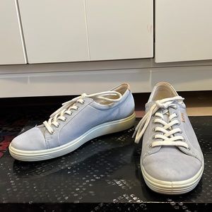 Ecco Soft Sneaker in light blue nubuck leather. Size 8